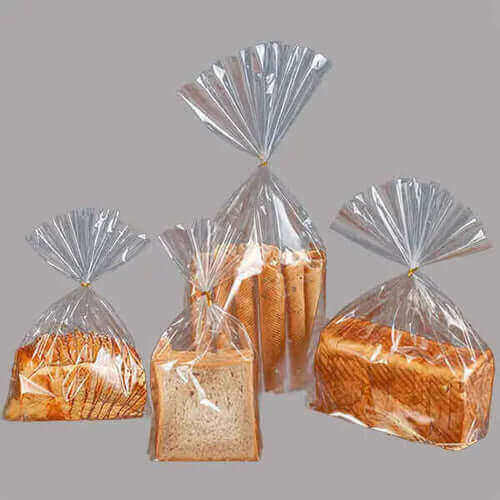 Ambalarea produselor de panificatie si patiserie in pungi transparente de plastic.