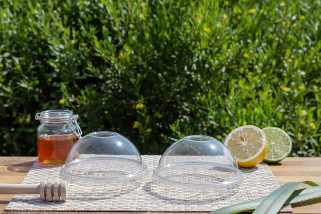 Capace pahare rPET 95mm bombat cu gaura - 100 buc, băuturi răcoritoare servite cu pai, eco-friendly.