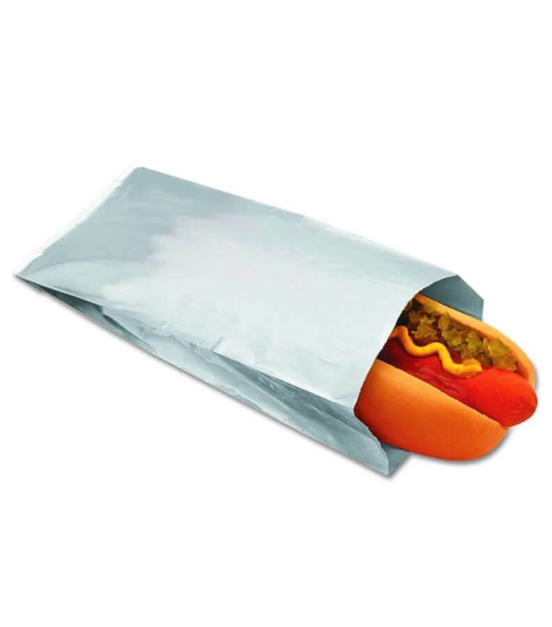 Punga alba universala 20x10x25cm with a hot dog packaging for hygienic food serving.