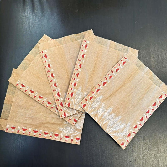Punga hartie 18x8x25cm Traditional displayed in a stack, showcasing elegant kraft paper design.